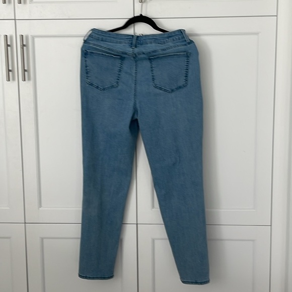 NYDJ Margot girlfriend jeans, excellent condition. Size 8 (fits like a 10) - Picture 4 of 5